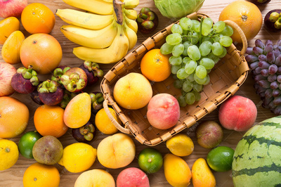 新鮮多彩夏日水果組合攝影圖